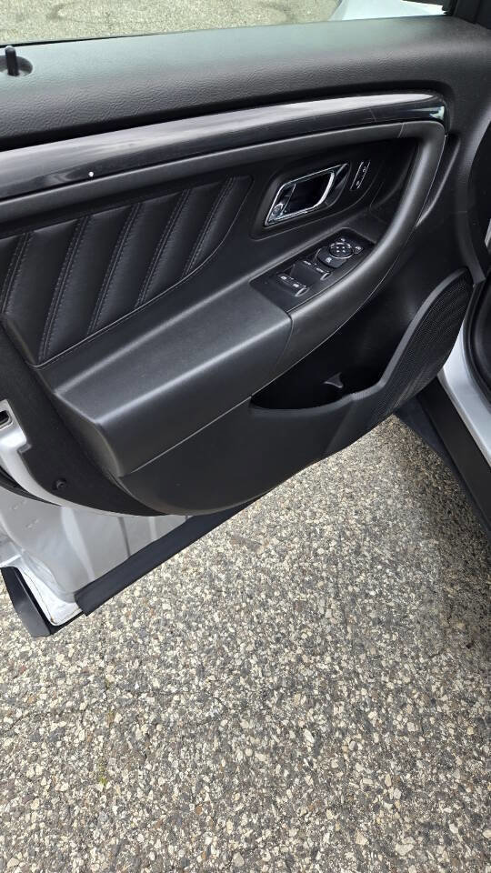 Used 2015 Ford Taurus SHO w/ Equipment Group 401A AWD/4WD image 46
