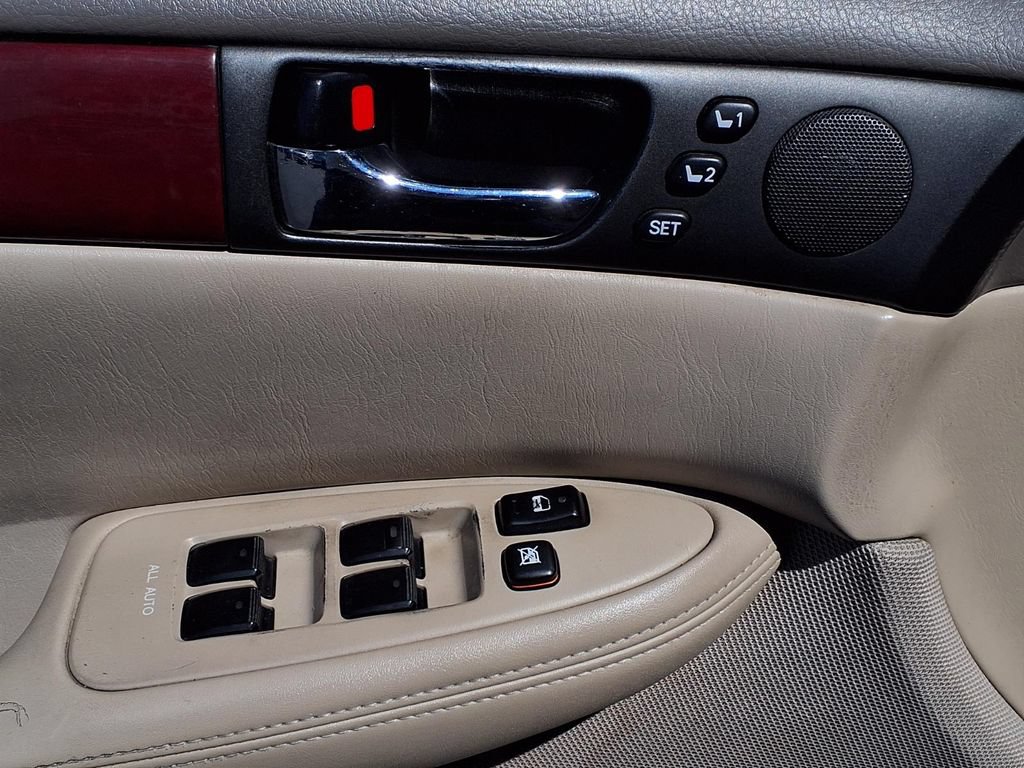 Used 2004 Lexus ES 330 FWD image 17