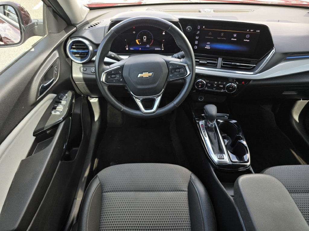Used 2025 Chevrolet Trax LT w/ Driver Confidence Package FWD image 17