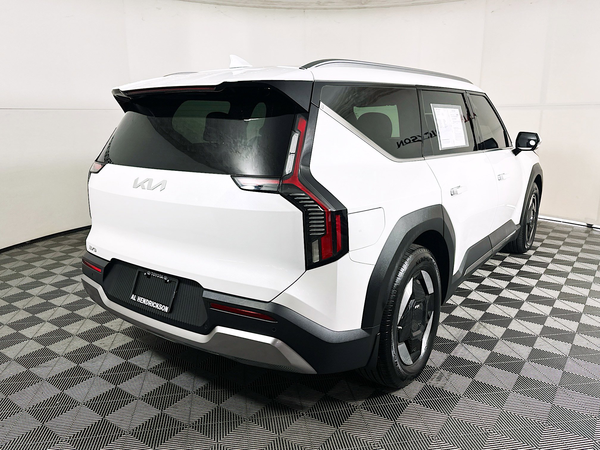 Used 2024 Kia EV9 Wind image 3