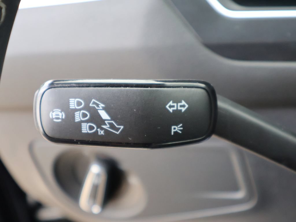 Certified 2023 Volkswagen Tiguan SE R-Line FWD image 36