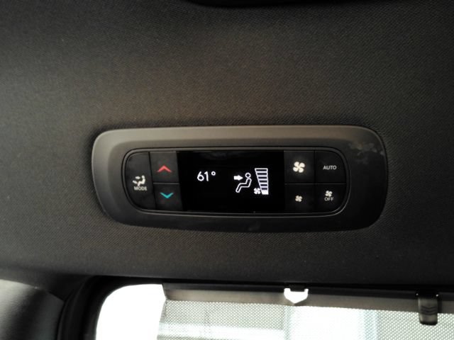 Used 2025 Chrysler Pacifica Select FWD image 36