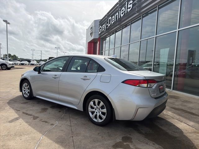 Used 2025 Toyota Corolla LE FWD image 2