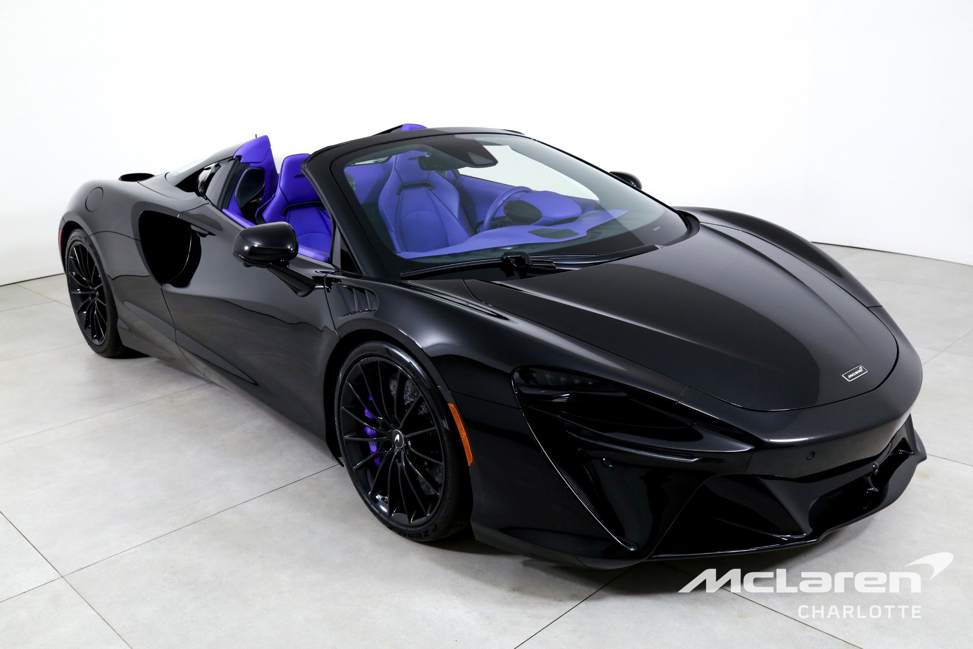 Used 2025 McLaren Artura Spider image 4