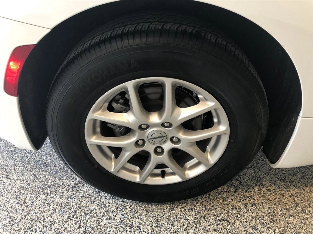 Used 2023 Chrysler Pacifica Touring-L FWD image 17