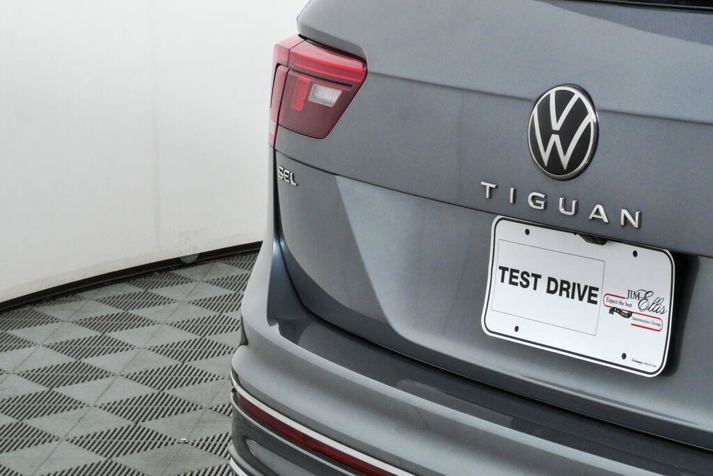 Used 2024 Volkswagen Tiguan SEL R-Line AWD/4WD image 37