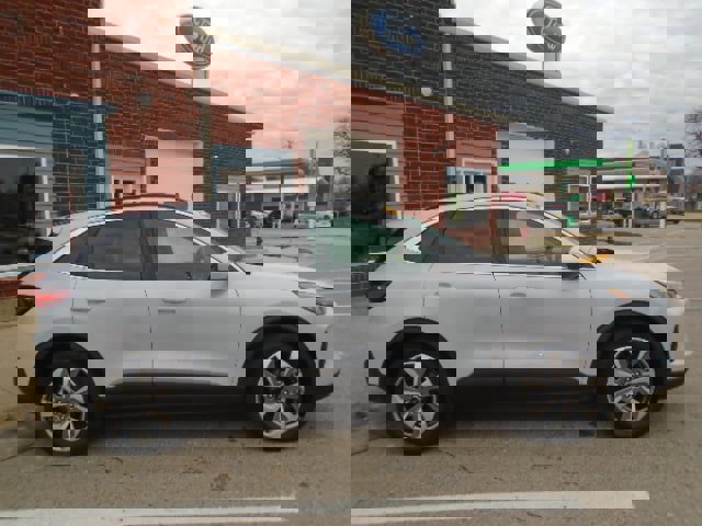 Used 2025 Ford Escape Platinum image 10