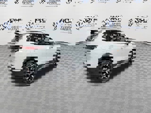 New 2025 Volkswagen Tiguan SE image 9