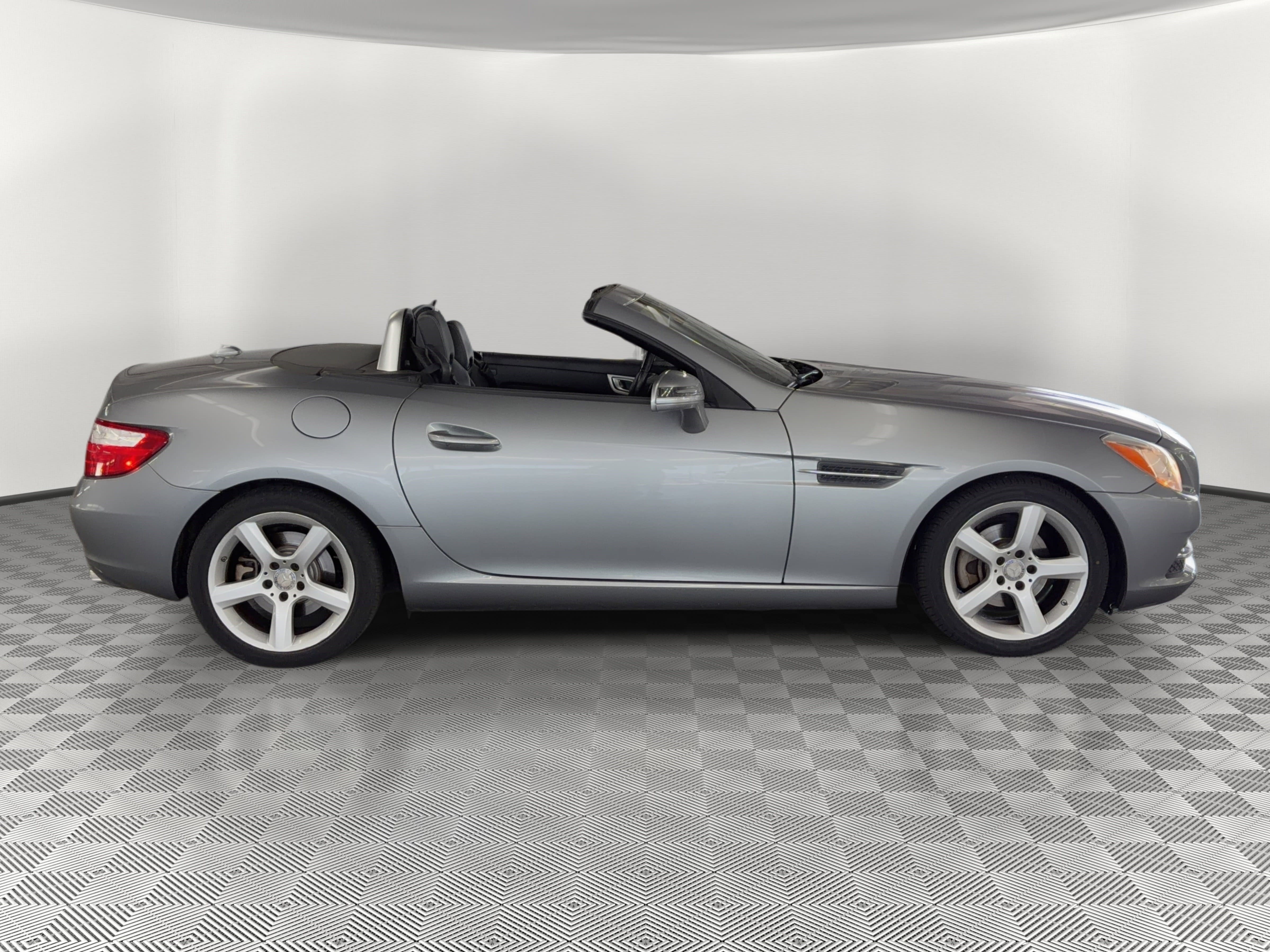 Used 2015 Mercedes-Benz SLK 250 image 8