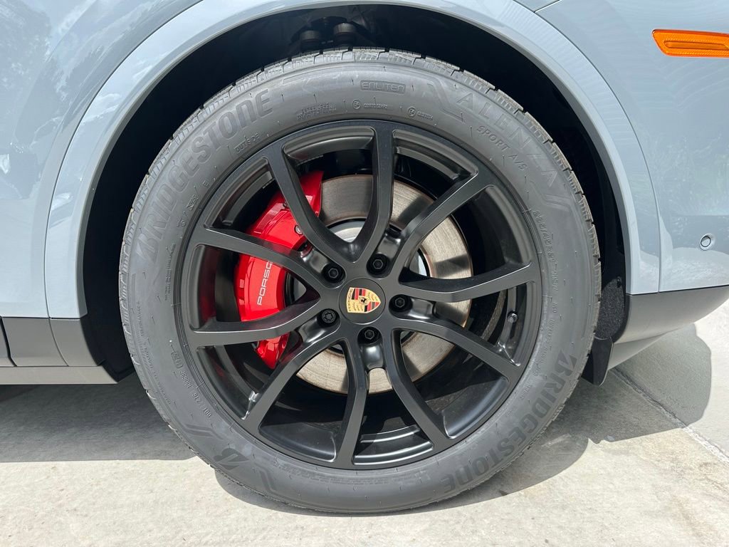 Certified 2025 Porsche Cayenne S AWD/4WD image 39