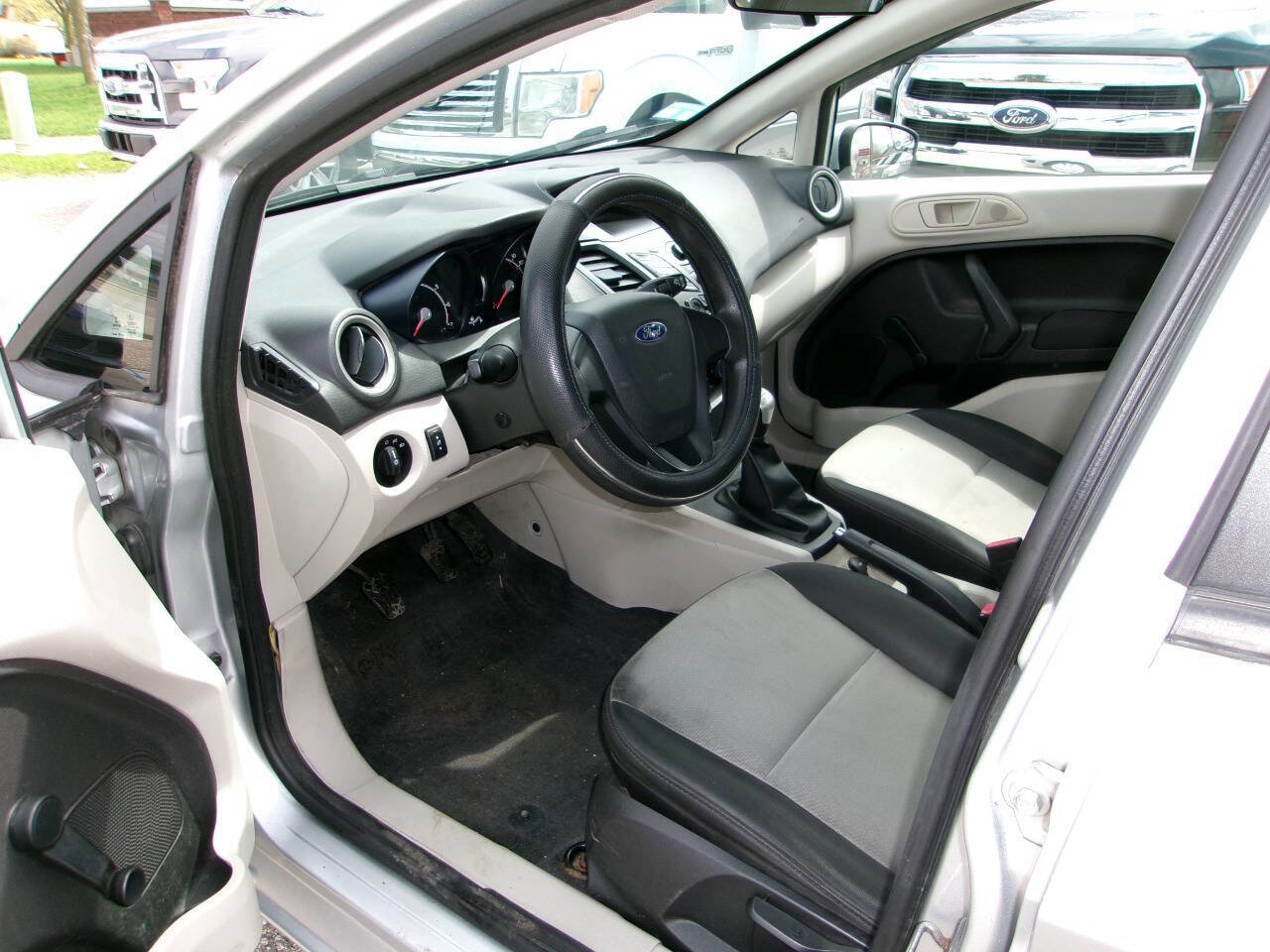 Used 2013 Ford Fiesta S image 5