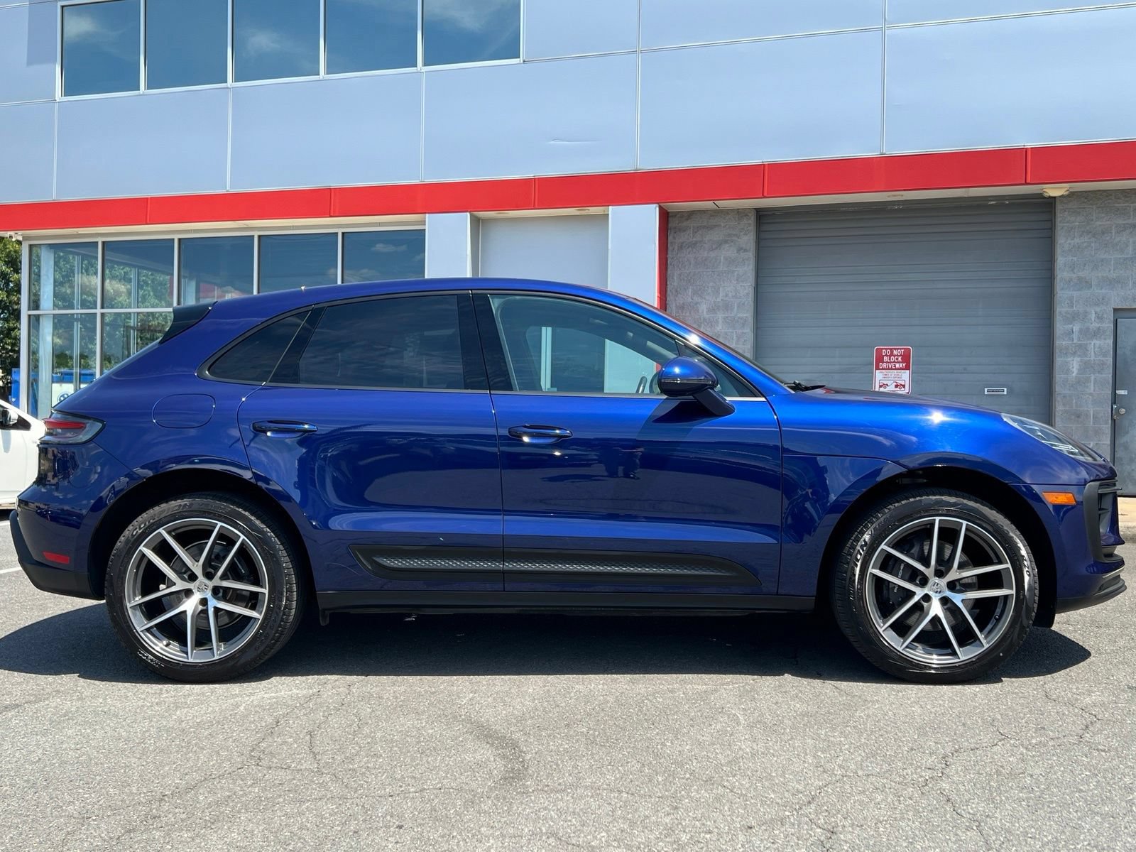 Used 2022 Porsche Macan AWD/4WD image 20