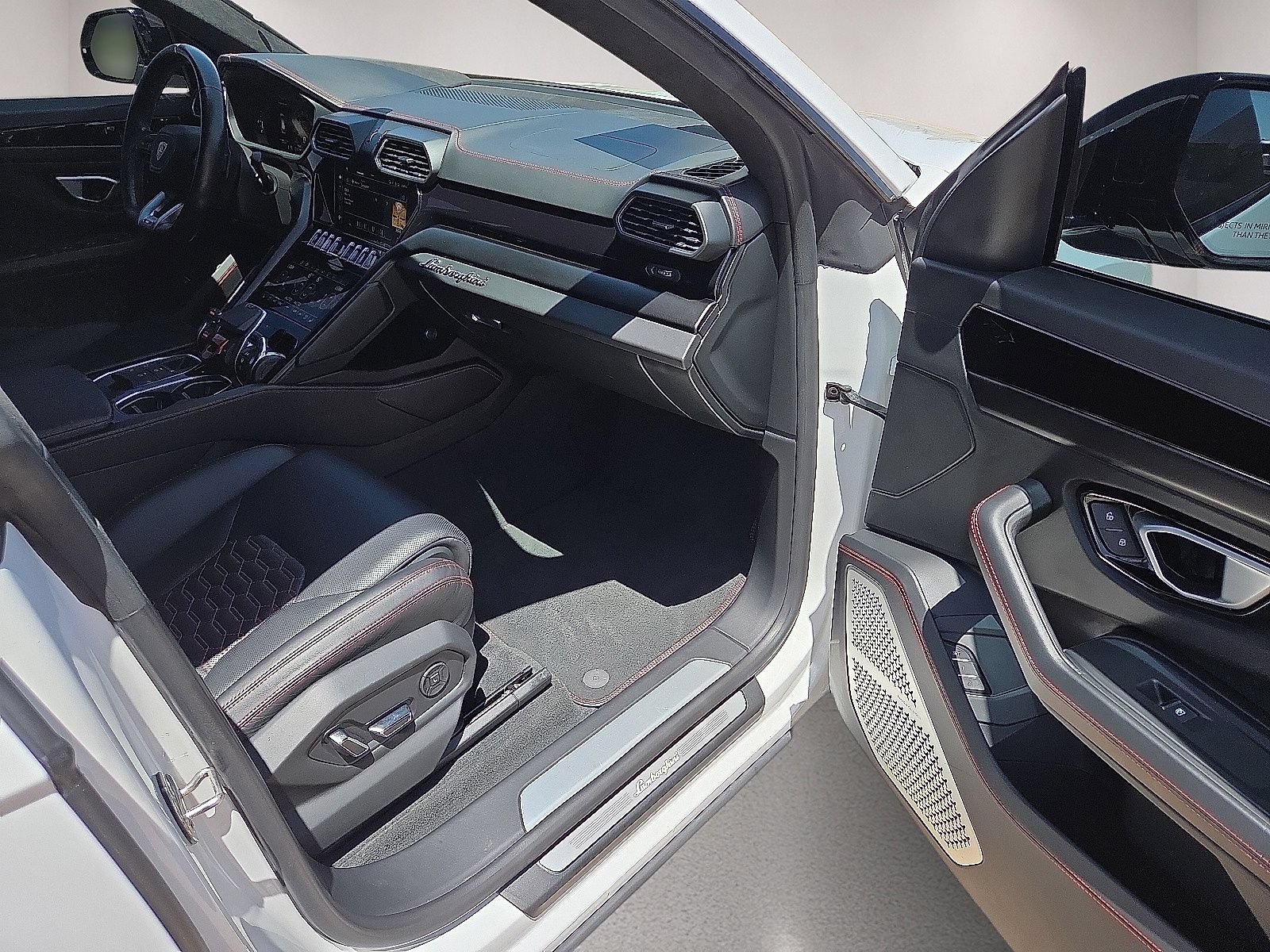 Used 2024 Lamborghini Urus S AWD/4WD image 11