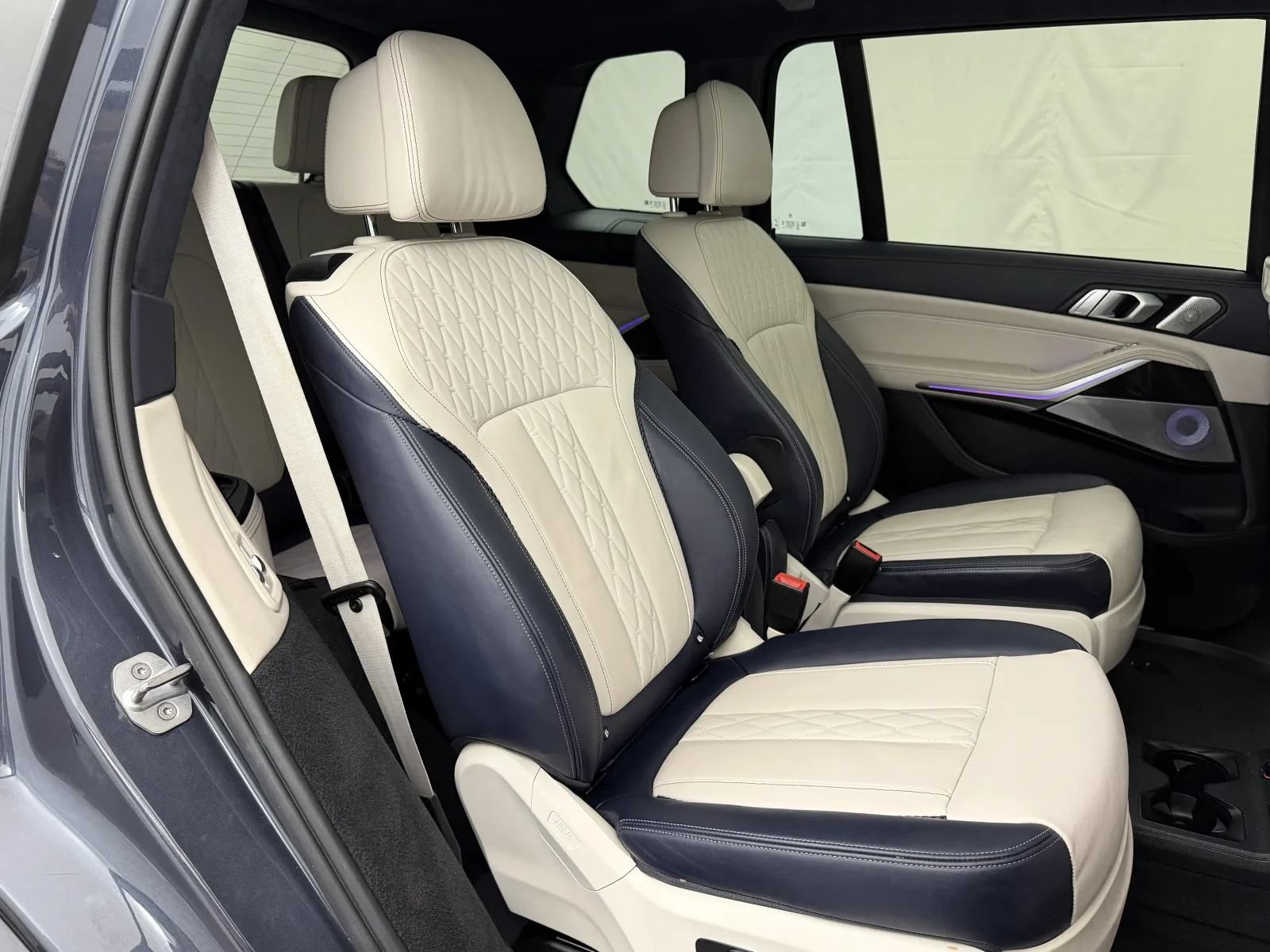 Used 2020 BMW X7 M50i w/ Executive Package AWD/4WD image 48