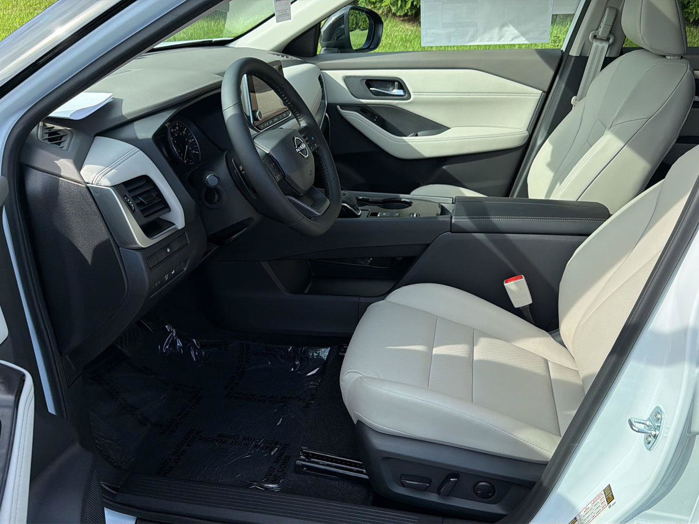 New 2026 Nissan Rogue Dark Armor FWD image 10