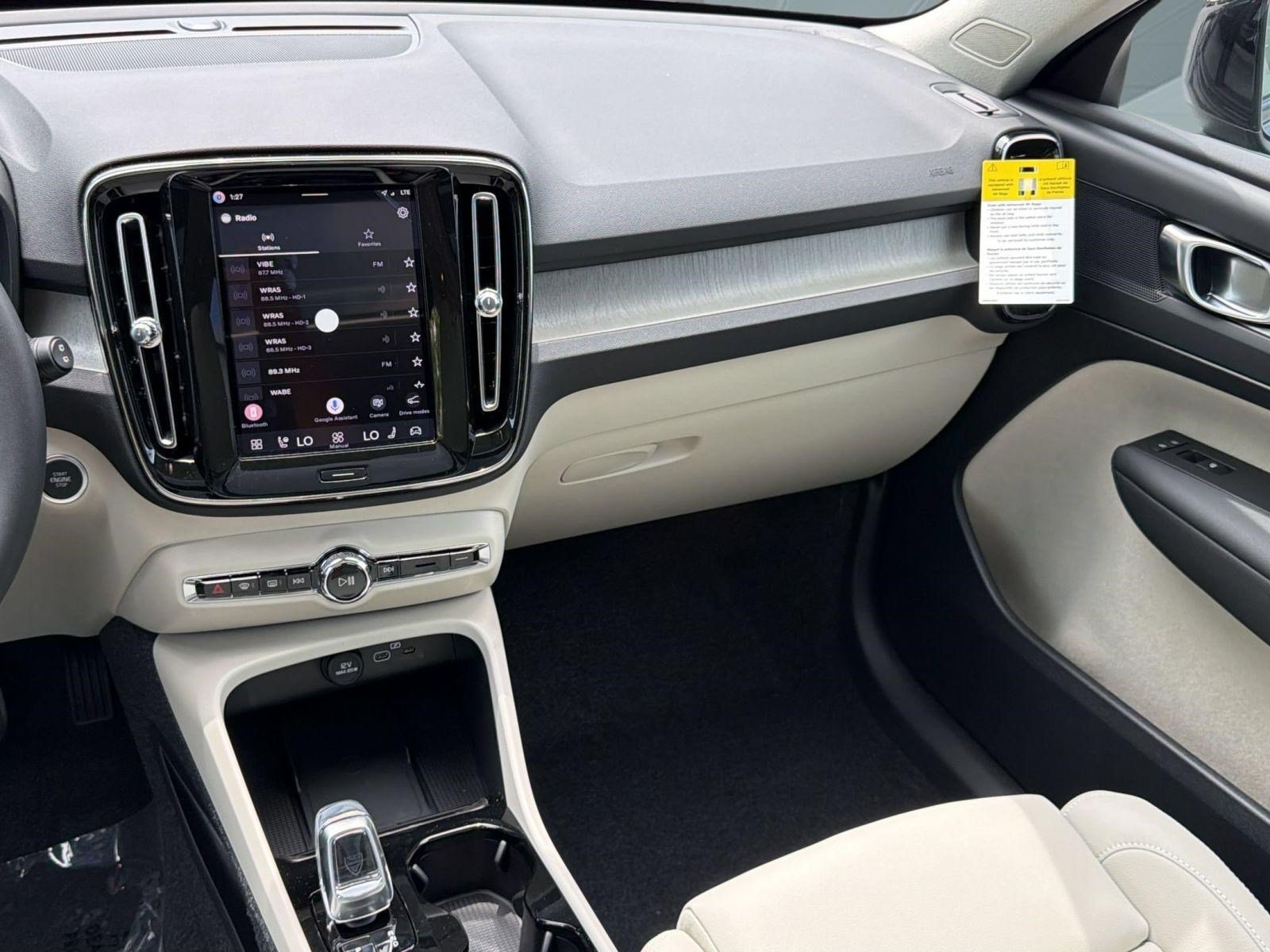 New 2026 Volvo XC40 B4 Plus w/ Climate Package FWD image 28
