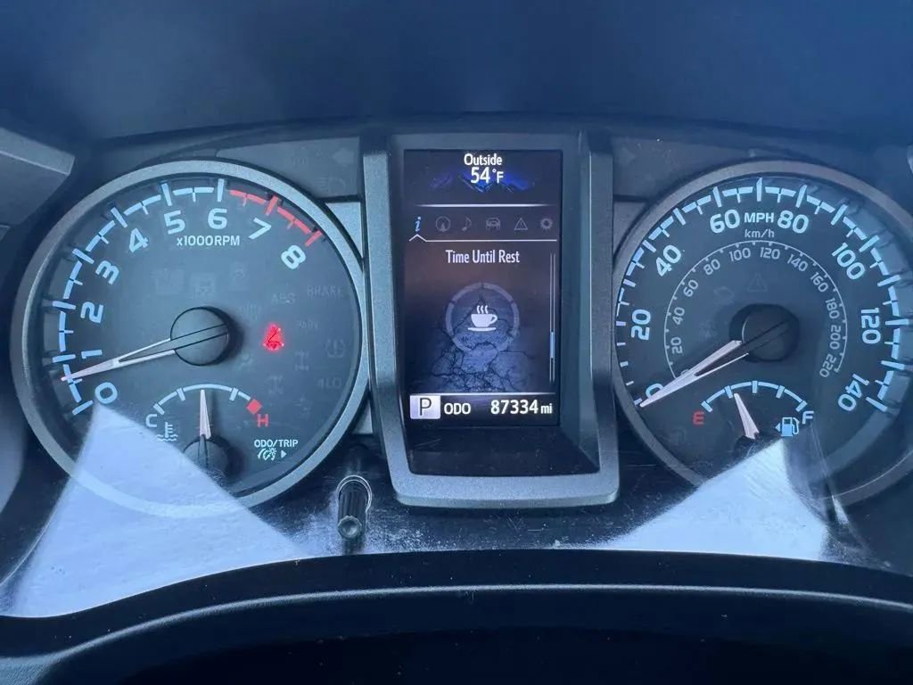 Used 2018 Toyota Tacoma TRD Off-Road w/ Technology Package image 24