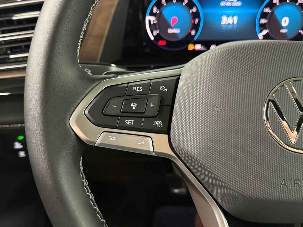 New 2026 Volkswagen Atlas SE image 13