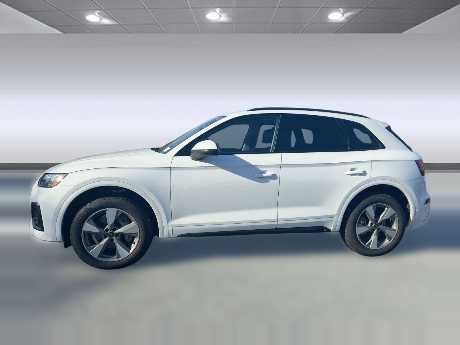 Used 2025 Audi Q5 2.0T Premium w/ Convenience Plus Package image 2