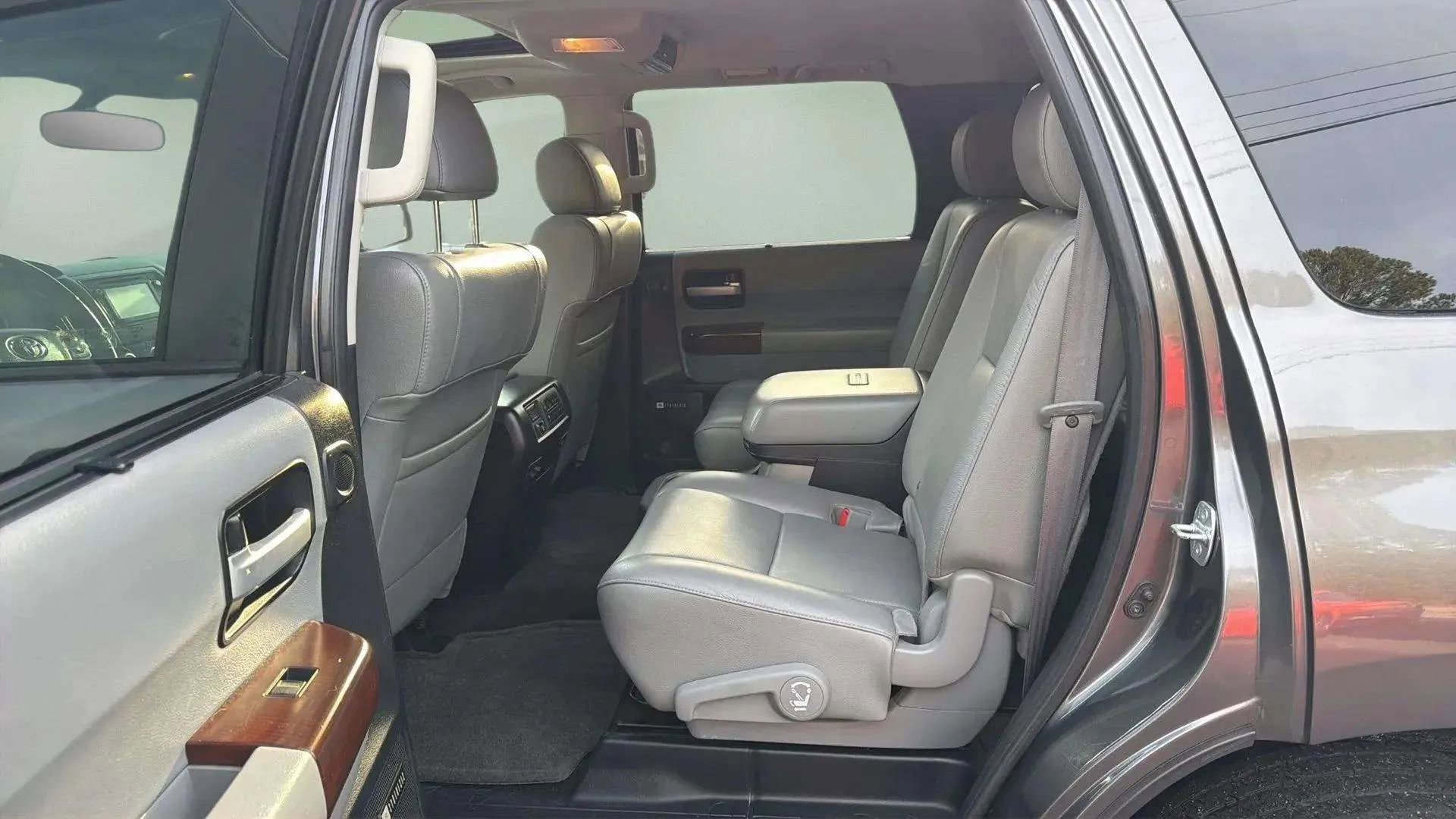 Used 2016 Toyota Sequoia Platinum image 24