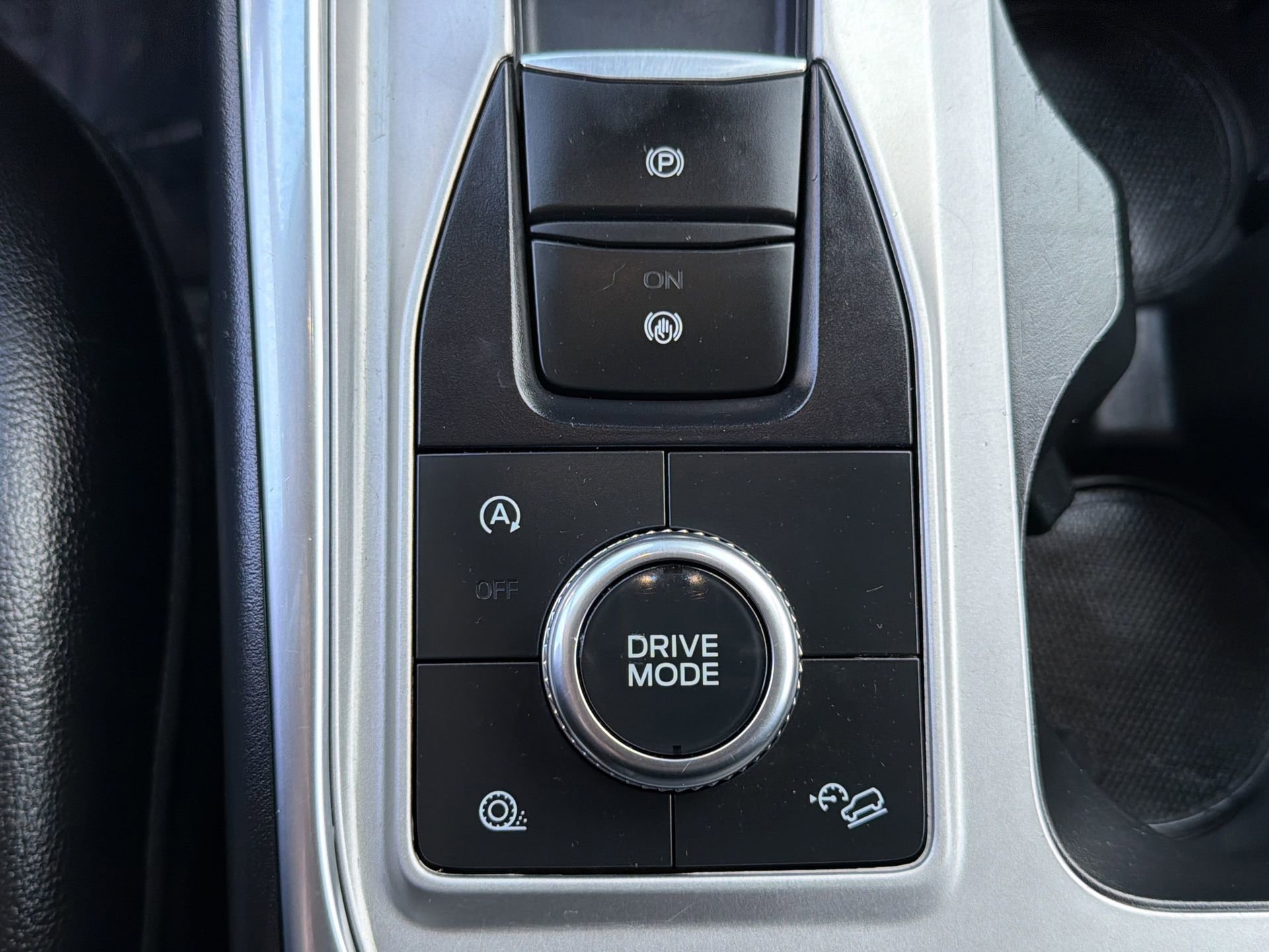 Certified 2023 Ford Explorer Limited w/ Equipment Group 301A image 9