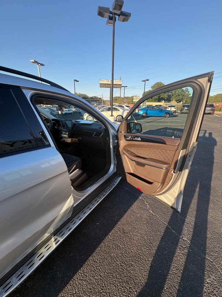 Used 2017 Mercedes-Benz GLS 550 4MATIC image 34