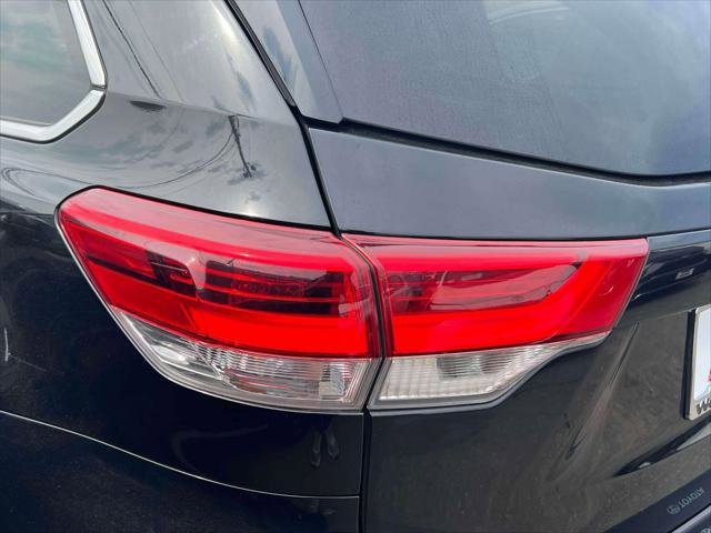 Certified 2017 Toyota Highlander XLE image 10