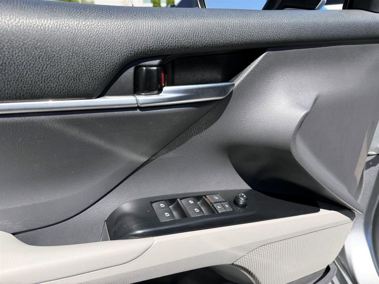 Used 2019 Toyota Camry SE w/ Protection Package (Q2) FWD image 15