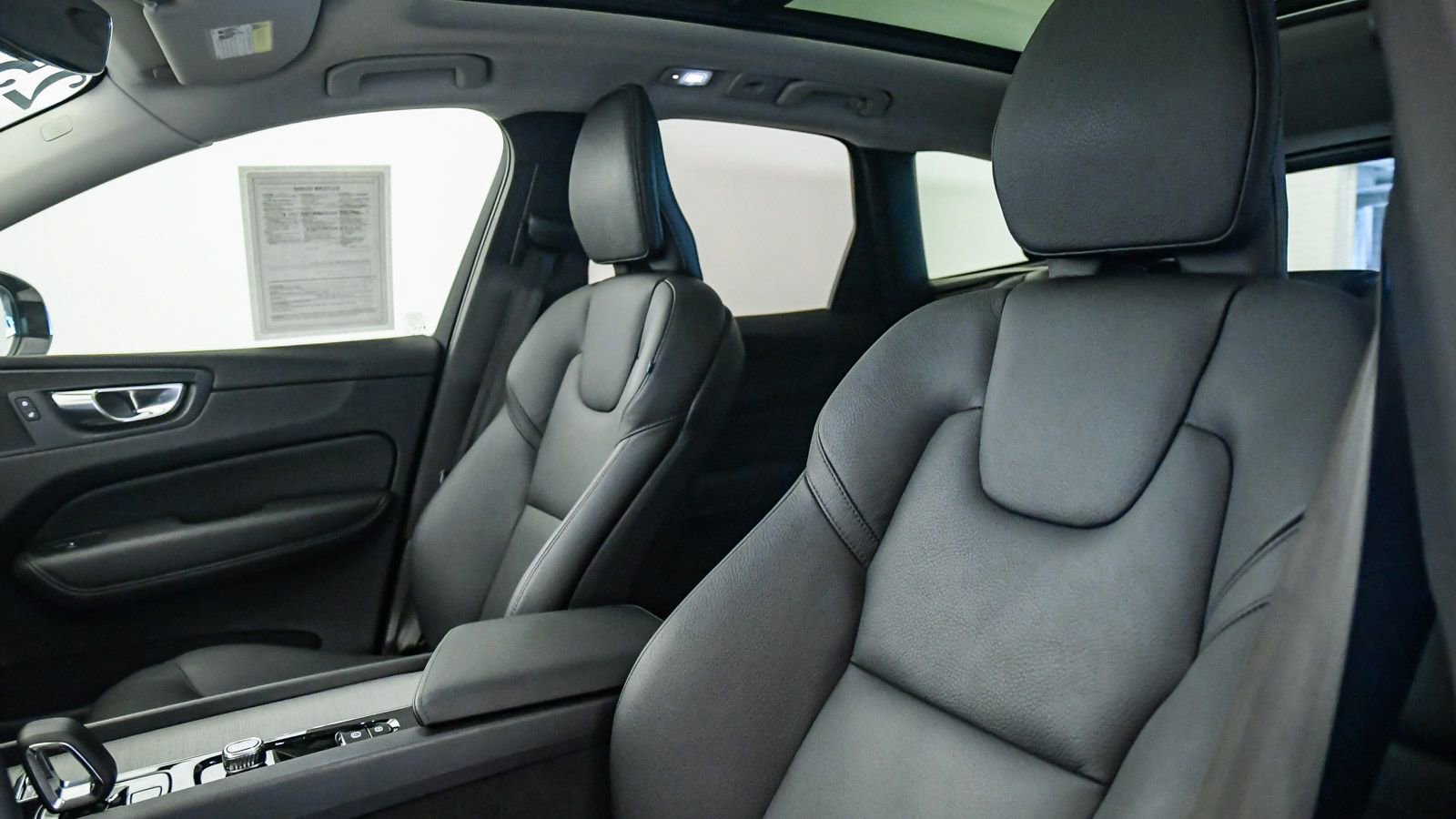 Certified 2025 Volvo XC60 B5 Plus AWD/4WD image 18