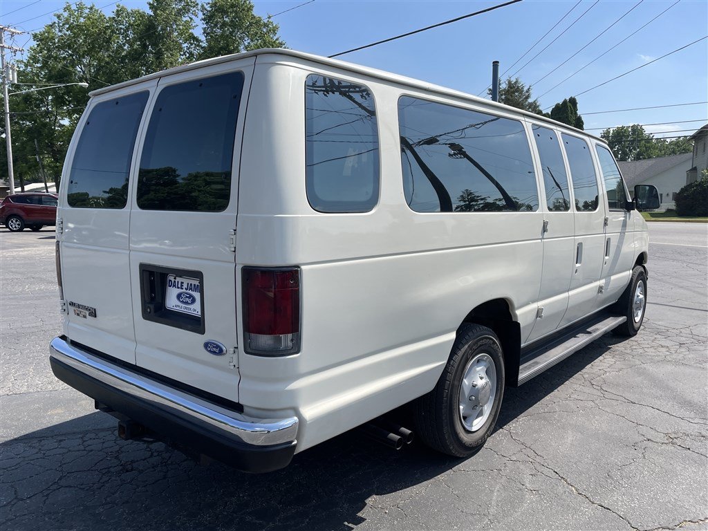 Used 1996 Ford E-350 and Econoline 350 Club Wagon RWD image 6