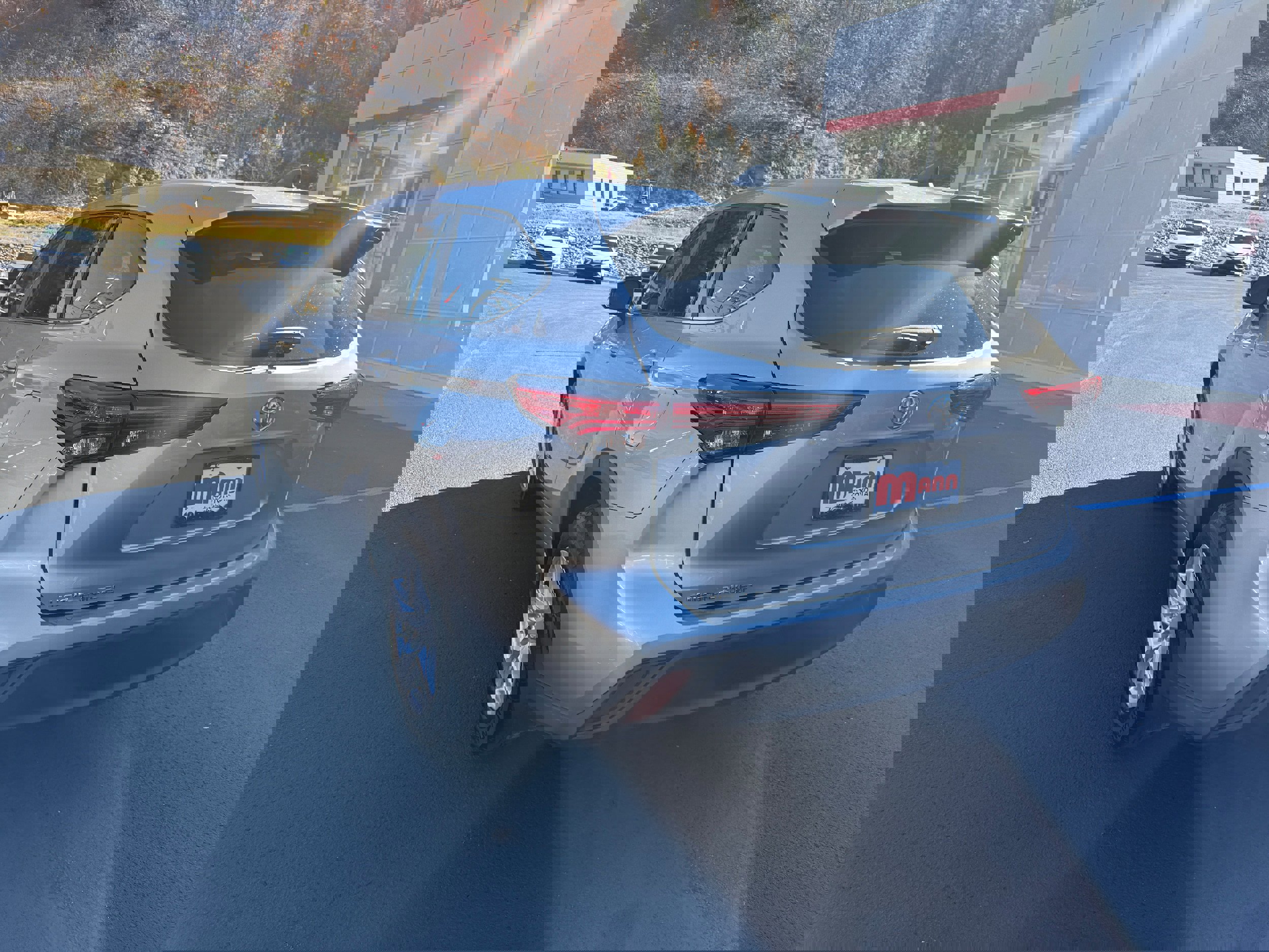 Used 2023 Toyota Highlander L image 8