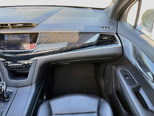 Used 2024 Cadillac XT6 Premium Luxury FWD image 22