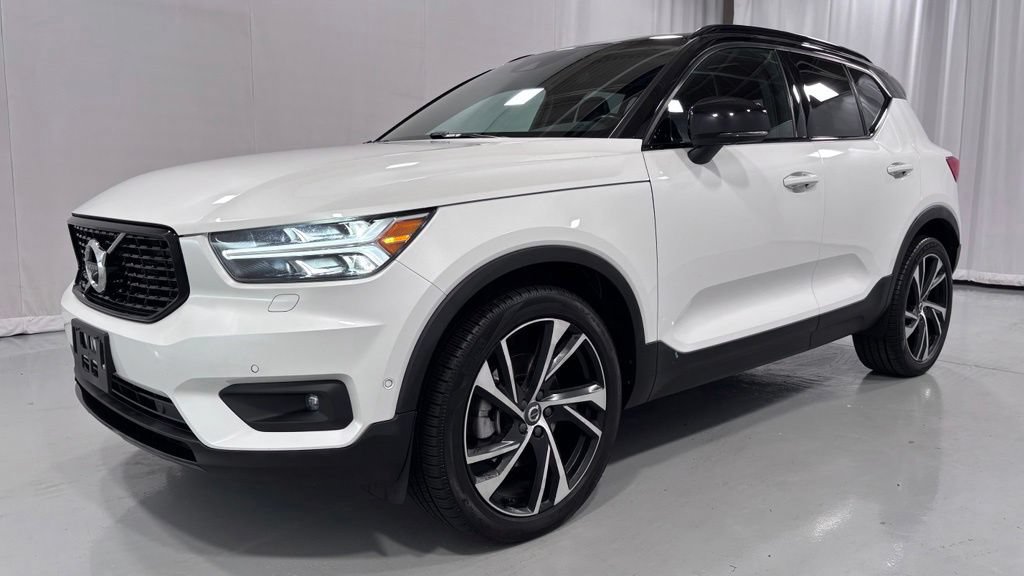 Used 2021 Volvo XC40 T5 R-Design w/ Advanced Package