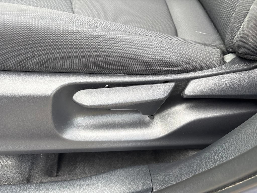 Used 2022 Toyota Corolla Cross LE AWD/4WD image 18