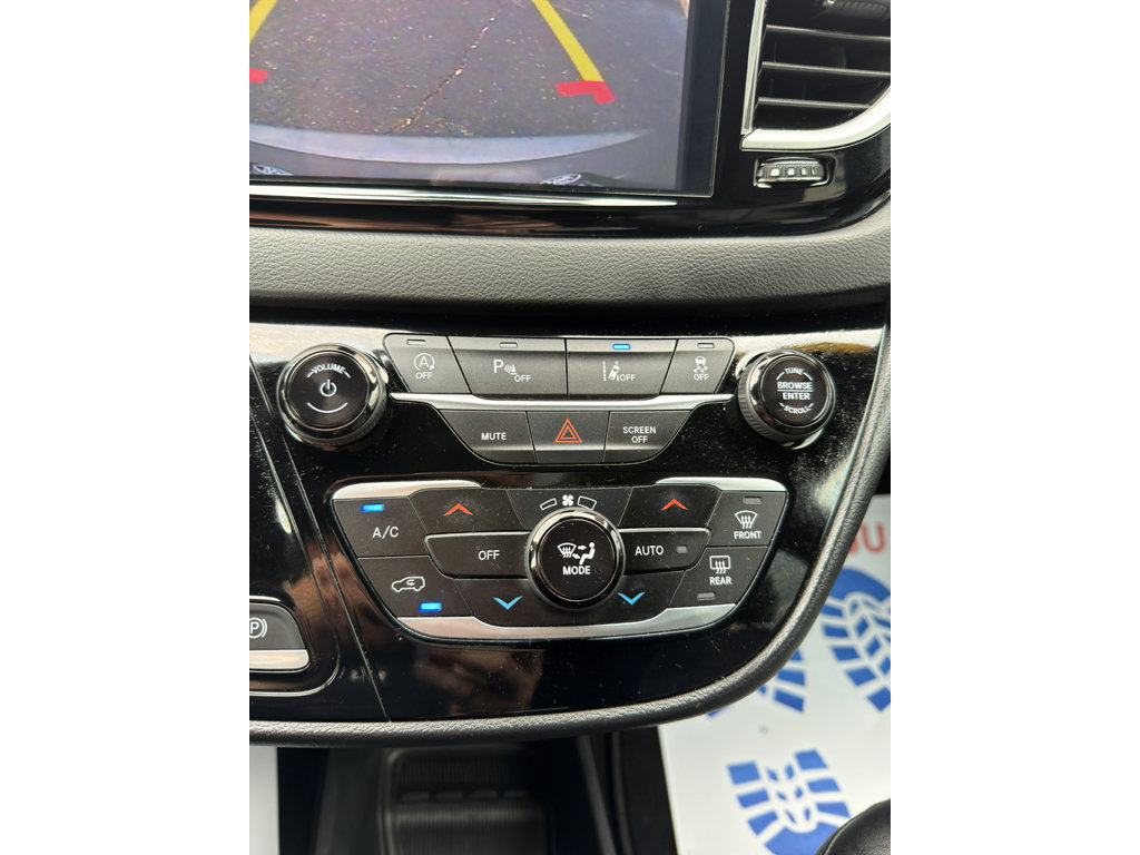 Used 2025 Chrysler Pacifica Select FWD image 17