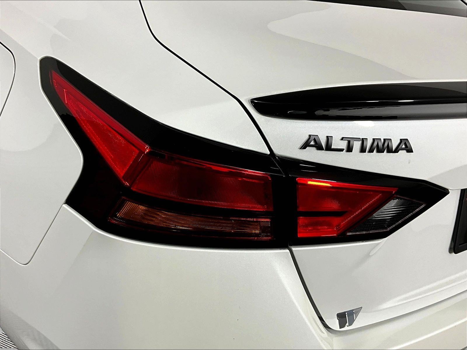 New 2026 Nissan Altima 2.5 SR w/ SR Midnight Edition Package FWD image 15