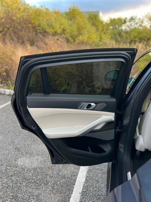 Used 2020 BMW X6 M50i w/ Premium Package image 38