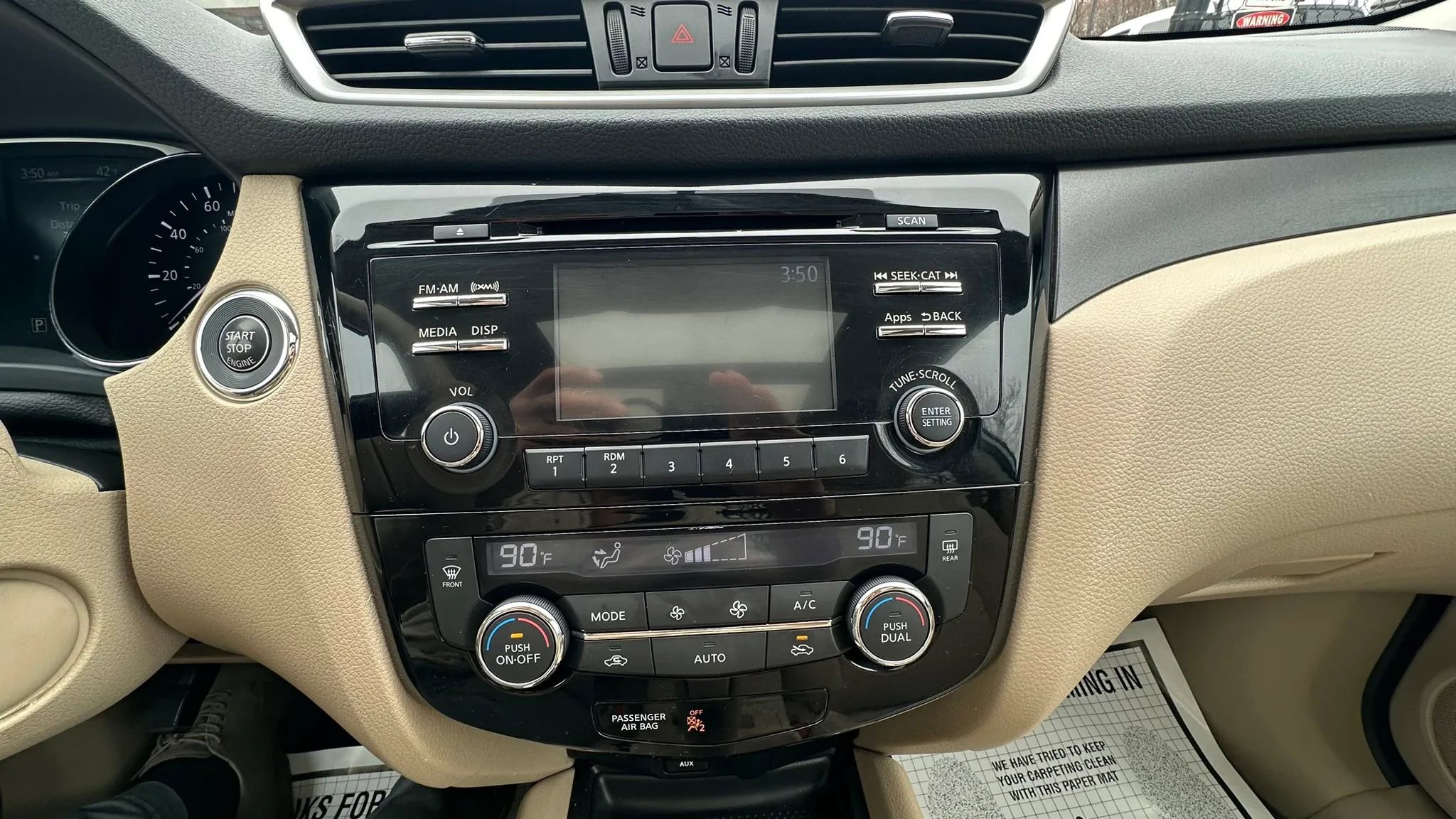 Used 2015 Nissan Rogue SV w/ SV Moonroof Package image 15