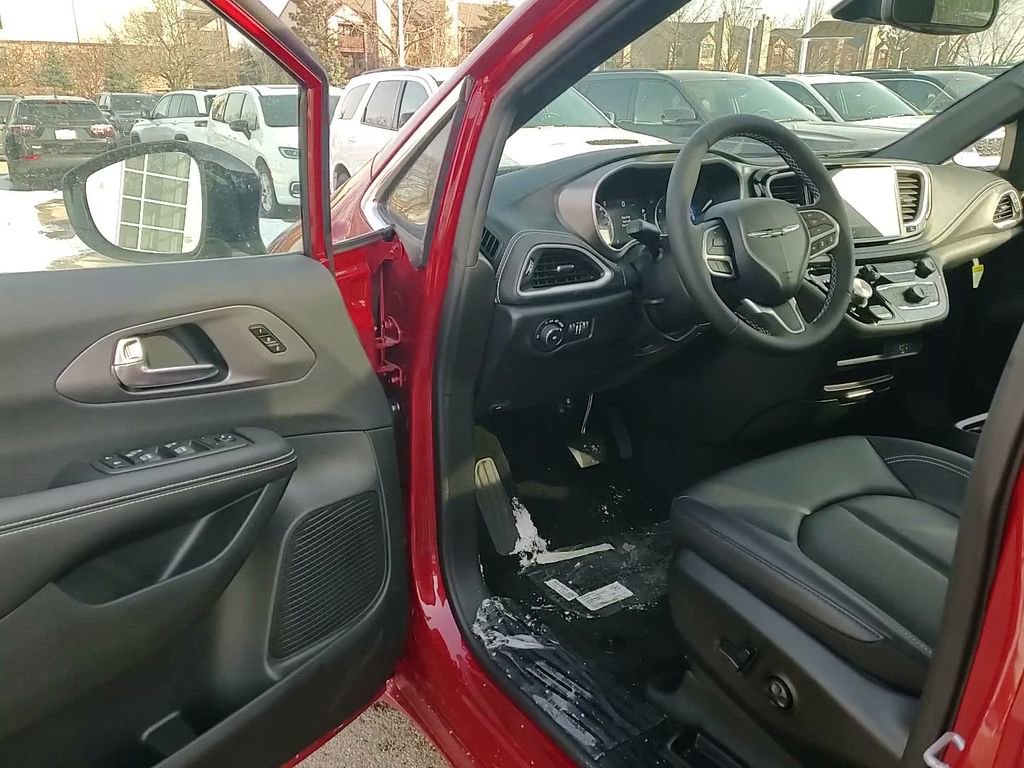New 2026 Chrysler Pacifica Select image 23