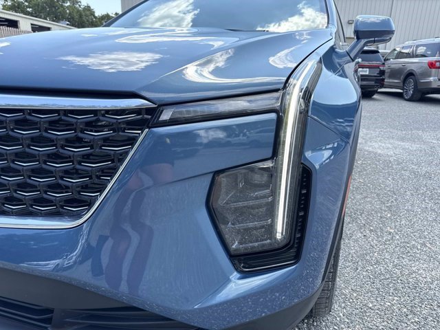Certified 2024 Cadillac XT4 Luxury w/ Cold Weather Package FWD image 6