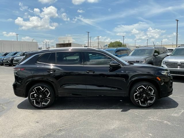Certified 2025 Volkswagen Tiguan SEL R-Line AWD/4WD image 2