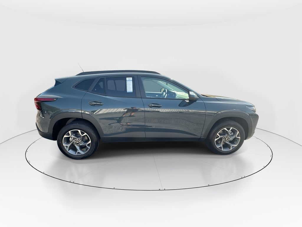 New 2026 Chevrolet Trax LT w/ LT Convenience Package FWD image 9