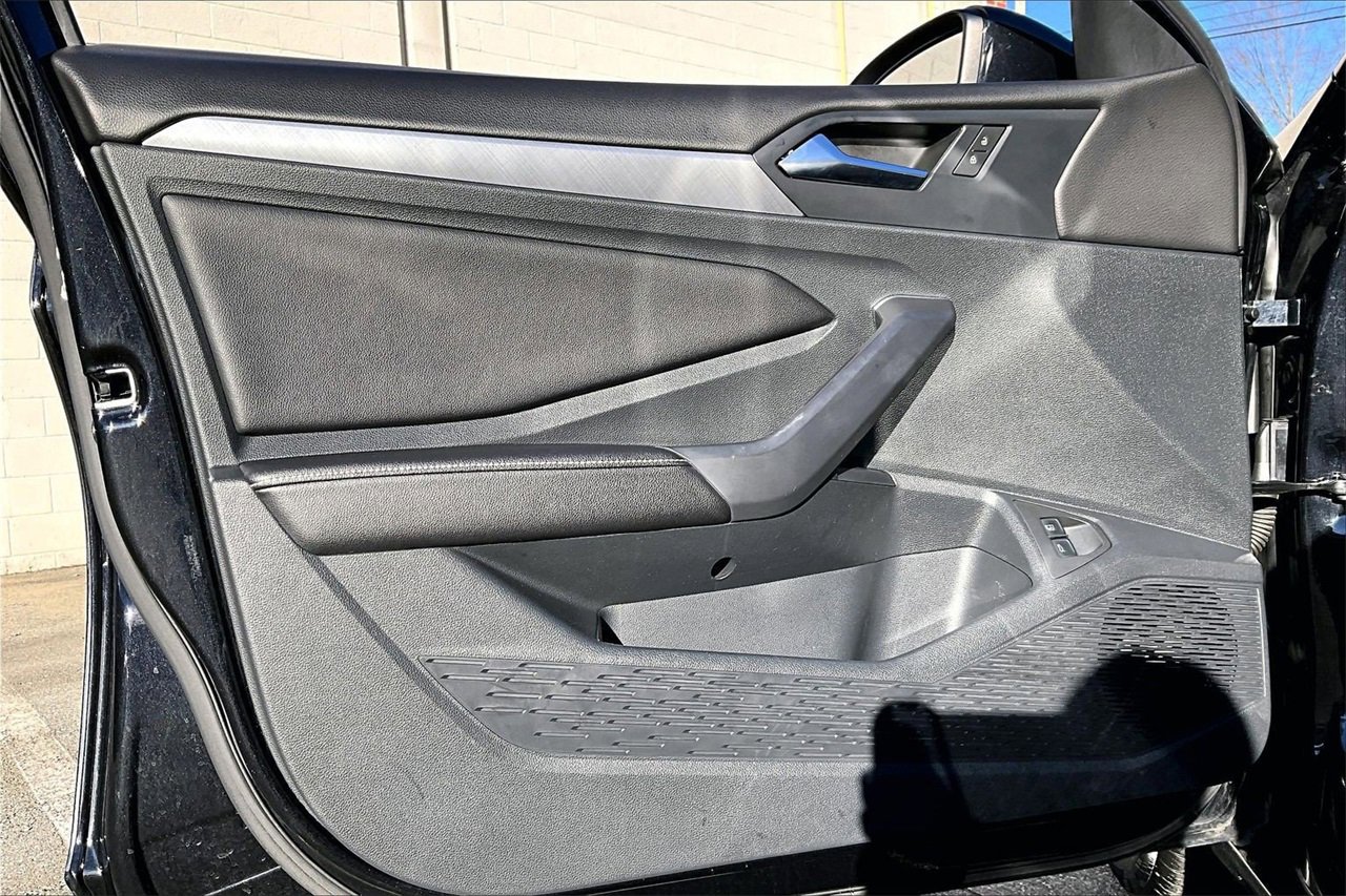 Used 2024 Volkswagen Jetta SE image 25