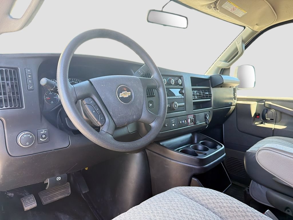 Used 2025 Chevrolet Express 3500 Extended w/ Driver Convenience Package RWD image 9