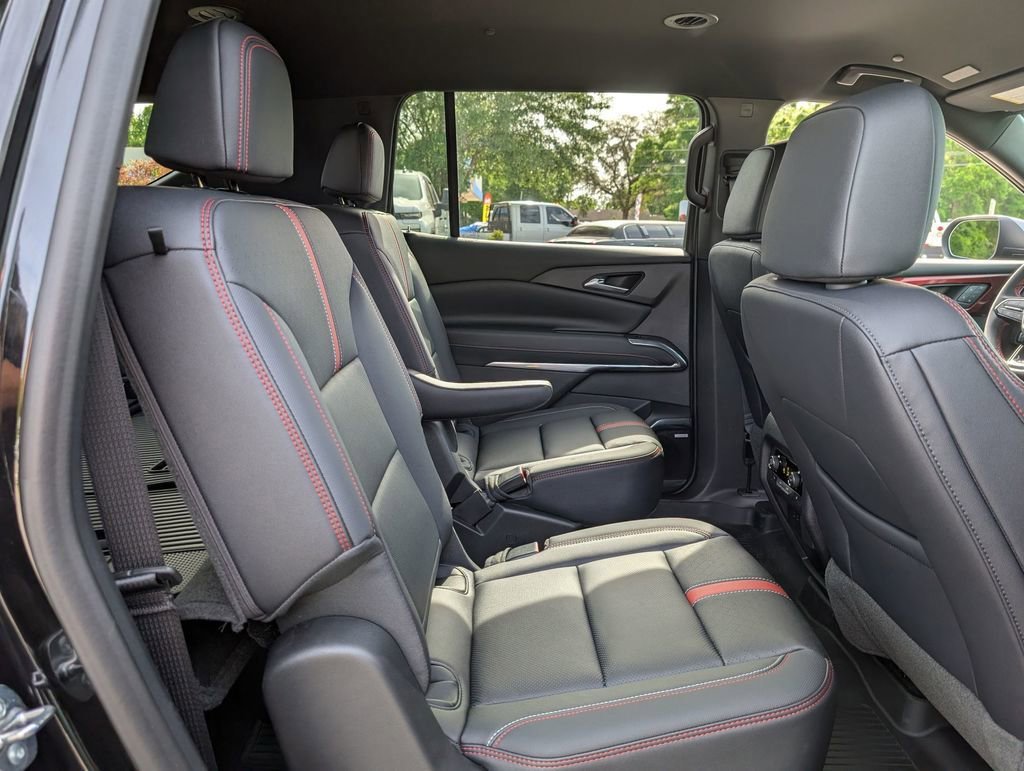 New 2026 Chevrolet Traverse RS w/ LPO, Floor Liner Package FWD image 27
