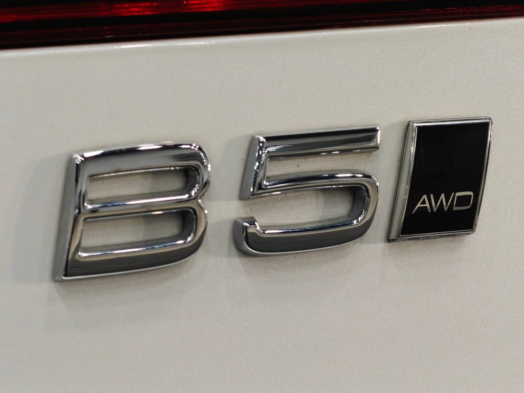 Used 2023 Volvo XC60 B5 Plus image 42