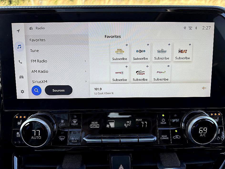 Used 2024 Toyota Highlander Platinum image 16