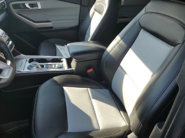 Used 2024 Ford Explorer XLT w/ Equipment Group 202A AWD/4WD image 18