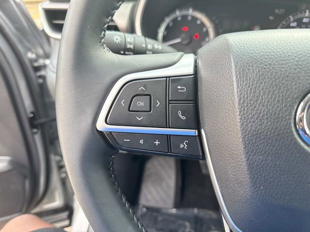 Used 2025 Toyota Highlander XLE image 30