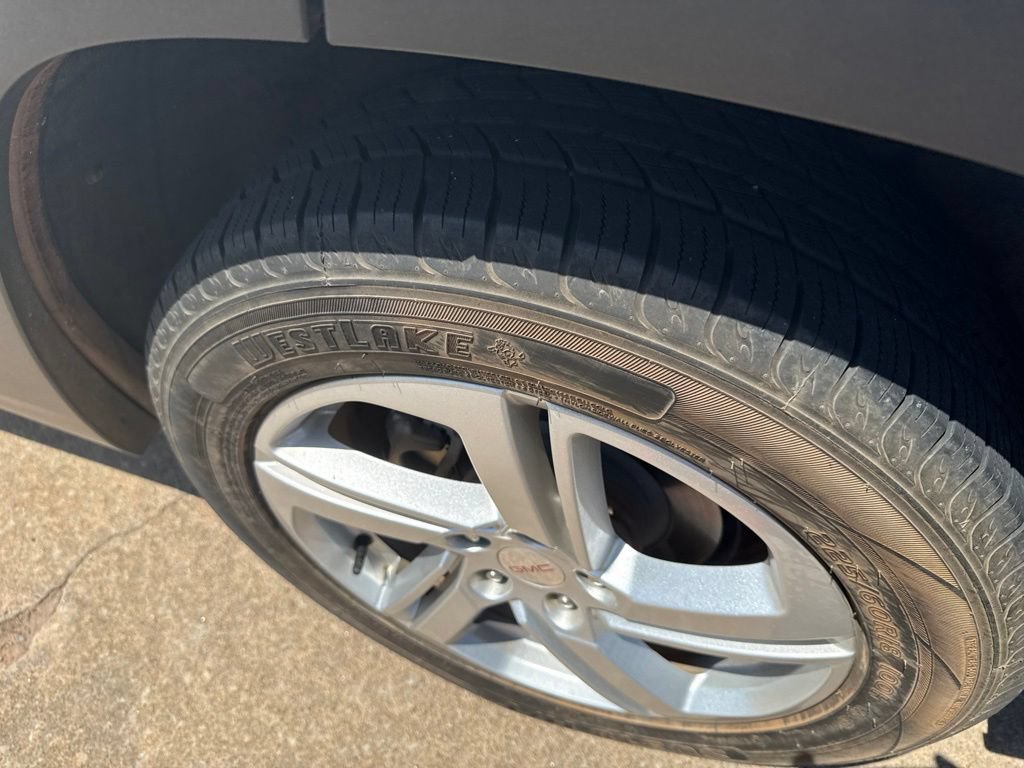 Used 2018 GMC Terrain SLE w/ Driver Convenience Package FWD image 9